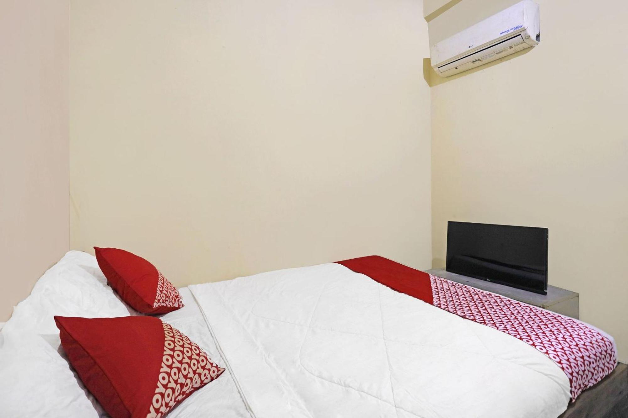 Spot On 91343 Kartika Guest House Syariahnearpantai Stres Jodoh  Exterior photo